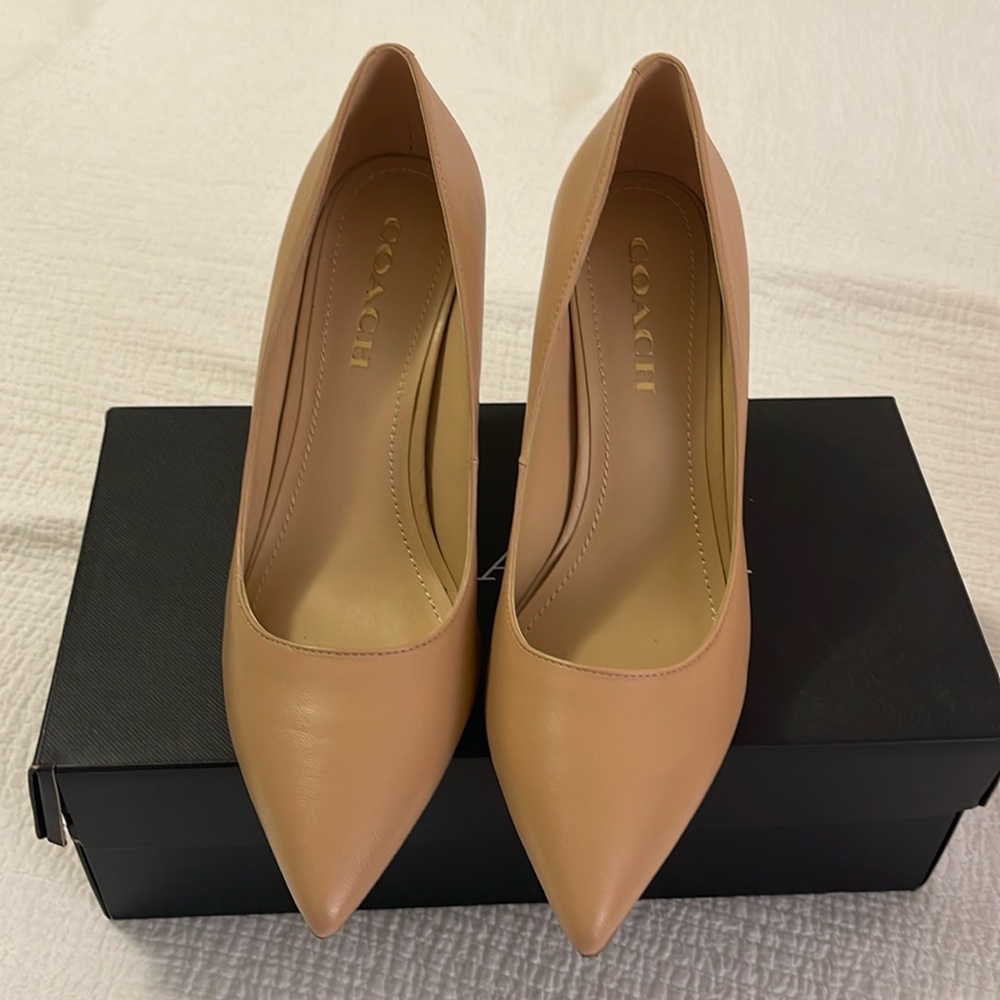 COACH WILEY LEATHER PUMP